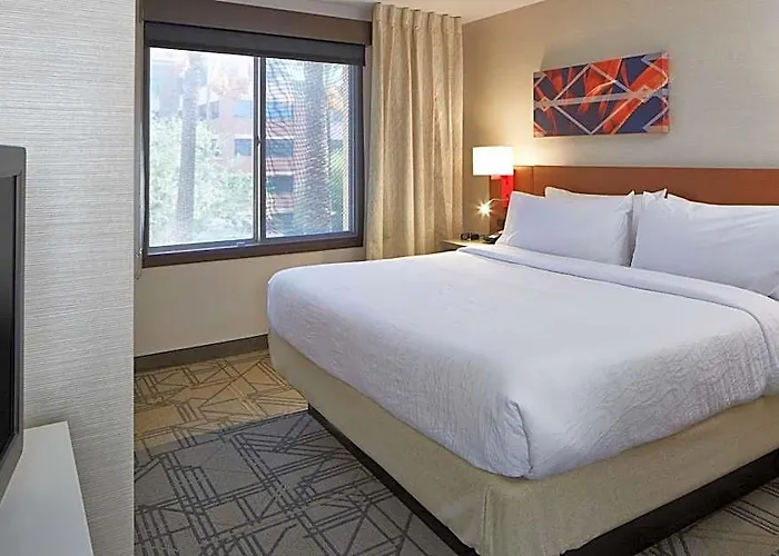 Hotel Hilton Garden Old Town 3*